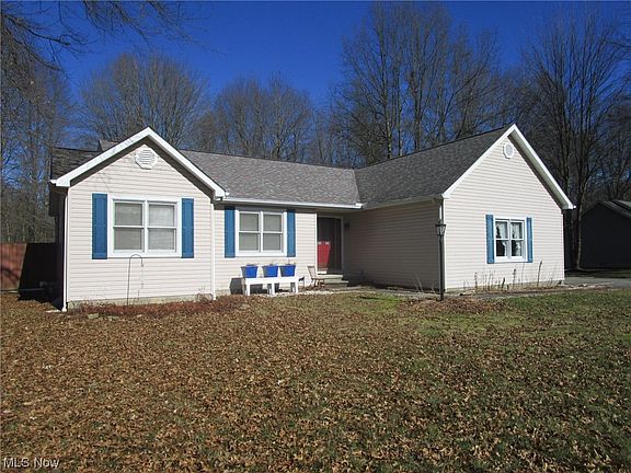 3rd image of 44 Chaffee Dr