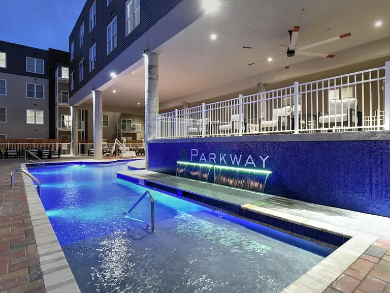 Parkway Apartments — Photo 19