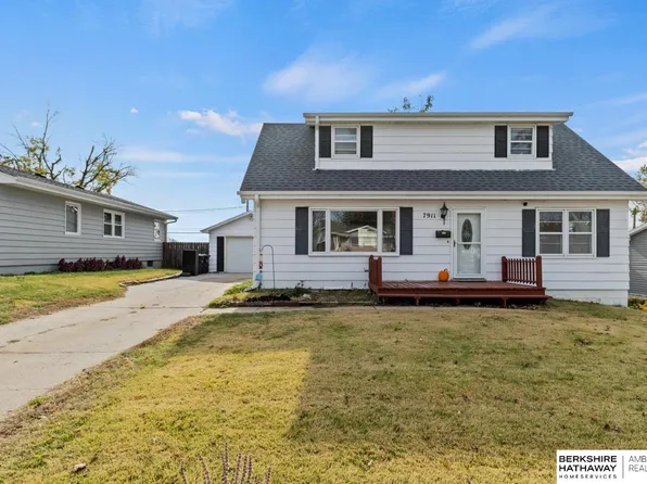 7911 Ontario St, Omaha, NE 68124