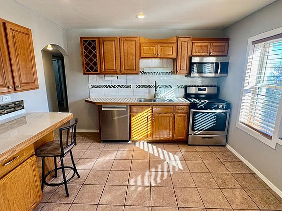 5th image of 1360 W Evergreen Ave #2