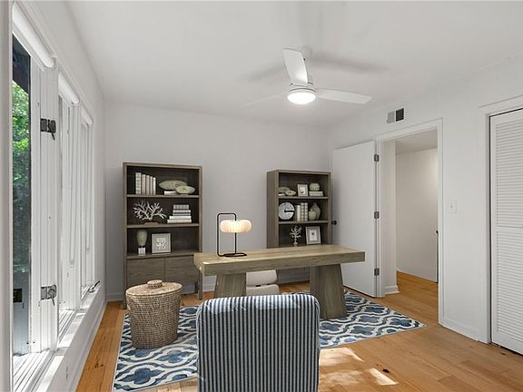 4th image of 48 Ivy Rdge NE