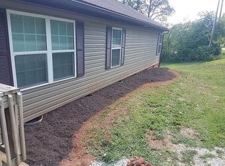 490 Fews Bridge Rd, Taylors, SC 29687