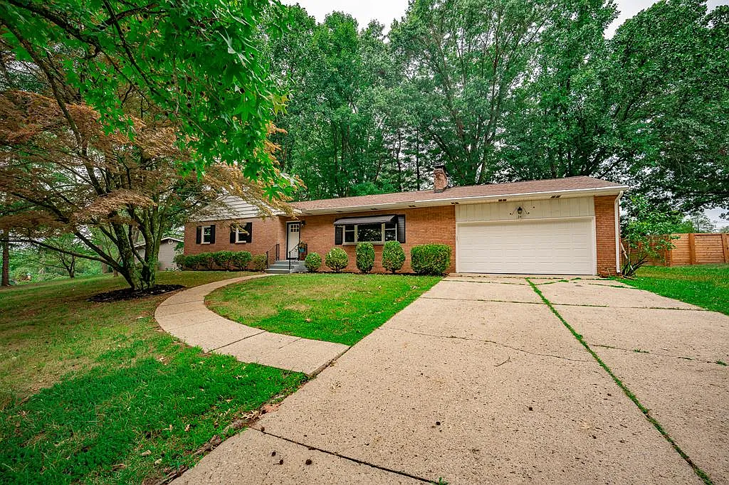 24 Limestone Blvd photo 1