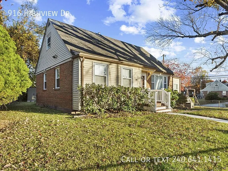 916 Highview Dr — Photo 18
