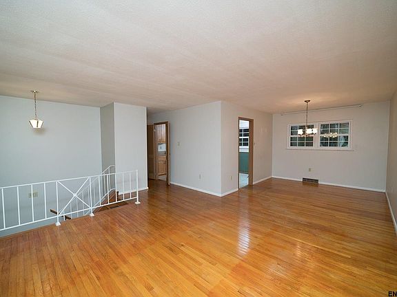 2nd image of 24 Linden Ct