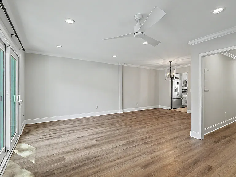 958 Myrtle Ct — Photo 9