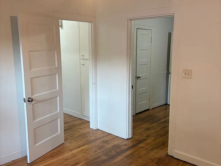 723 Hall St — Photo 12