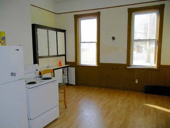 Lower dining
