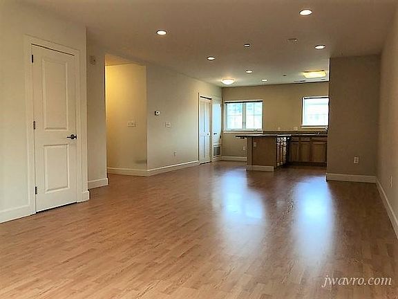 4th image of 90 Oak Ave Unit 305