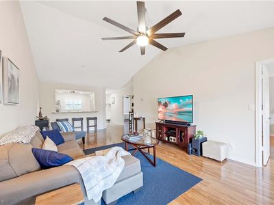 733 Landover CT #203, Naples, FL, 34104