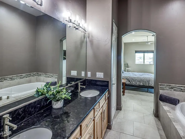 2520 Demaret Dr — Photo 25