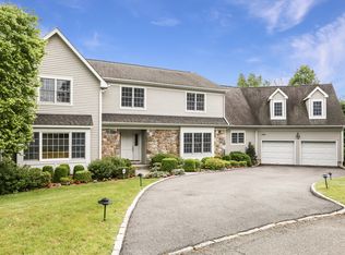 9 Maple Ridge Ct, Scarsdale, NY 10583