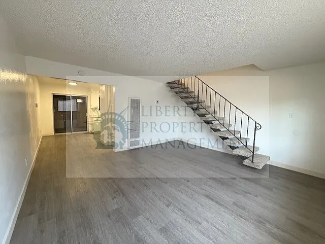 2512 W Bristol Ave — Photo 2