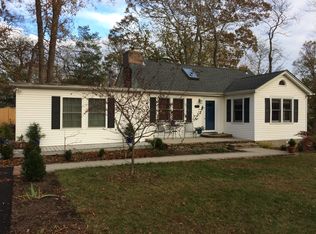 136 Beach Rd, Wading River, NY 11792