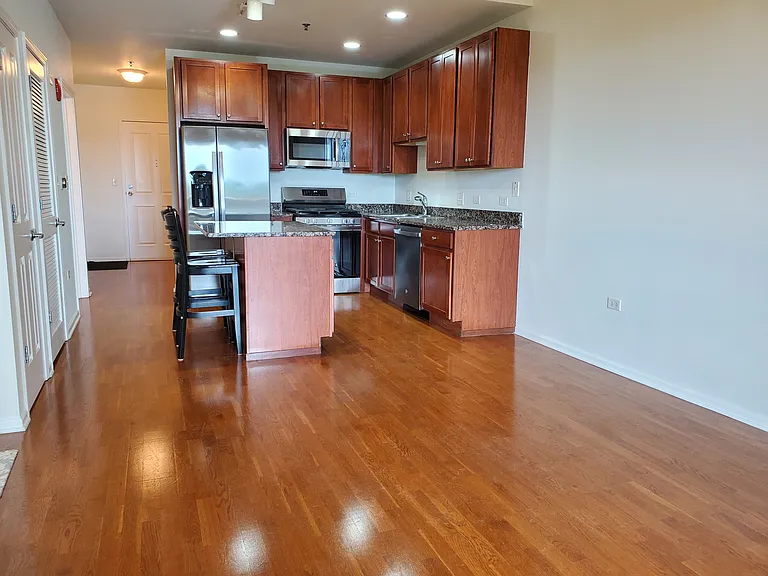 828 W Grace St #611 — Photo 4