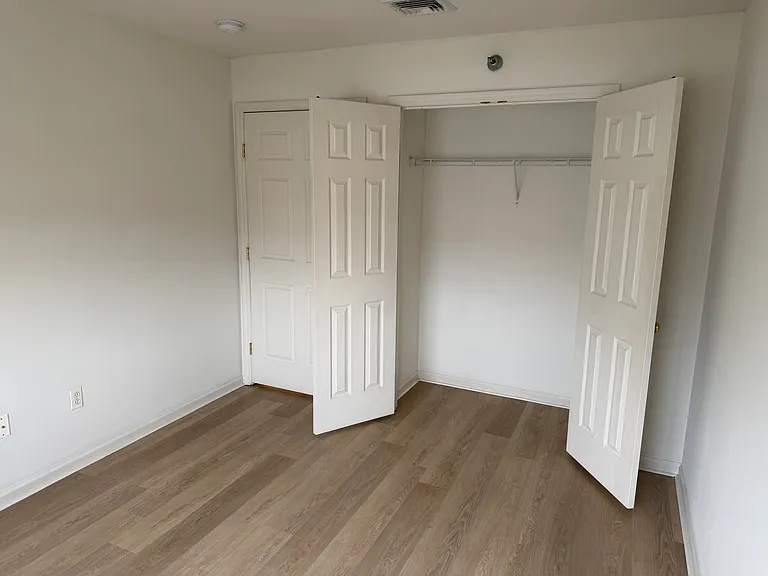 35 Prospect St #10 — Photo 10
