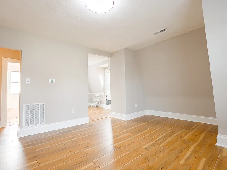 31 Graham St #2 — Photo 16