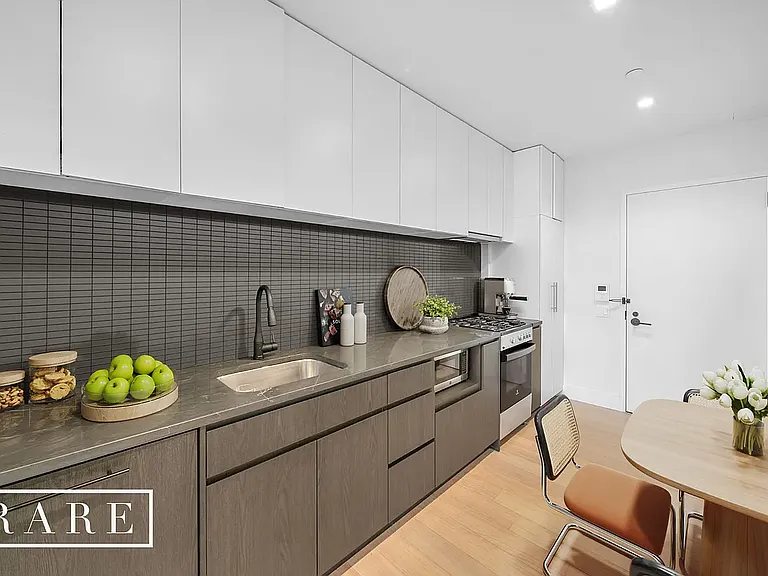 625 Driggs Ave #3C — Photo 6