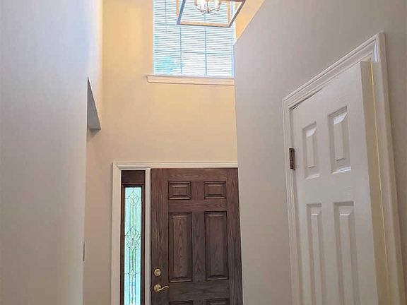 2nd image of 100 Sagamore Ln