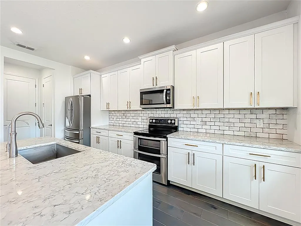 4 bed, 3.5 bath, 3123 sqft, $3,475 — Photo 2