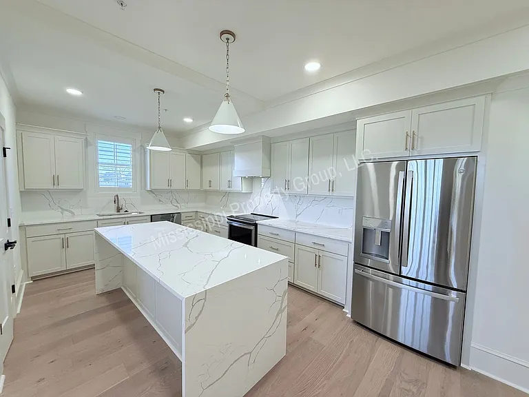 1000 North Lamar Blvd — Photo 30