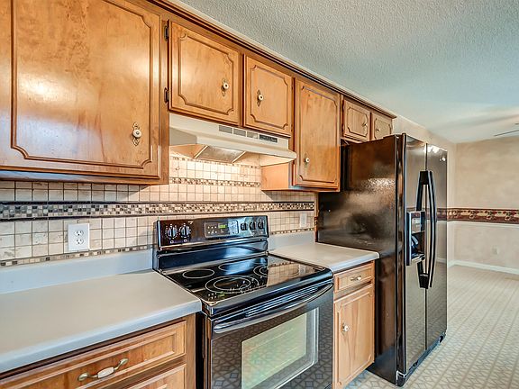 5th image of 804 Blue Springs Dr