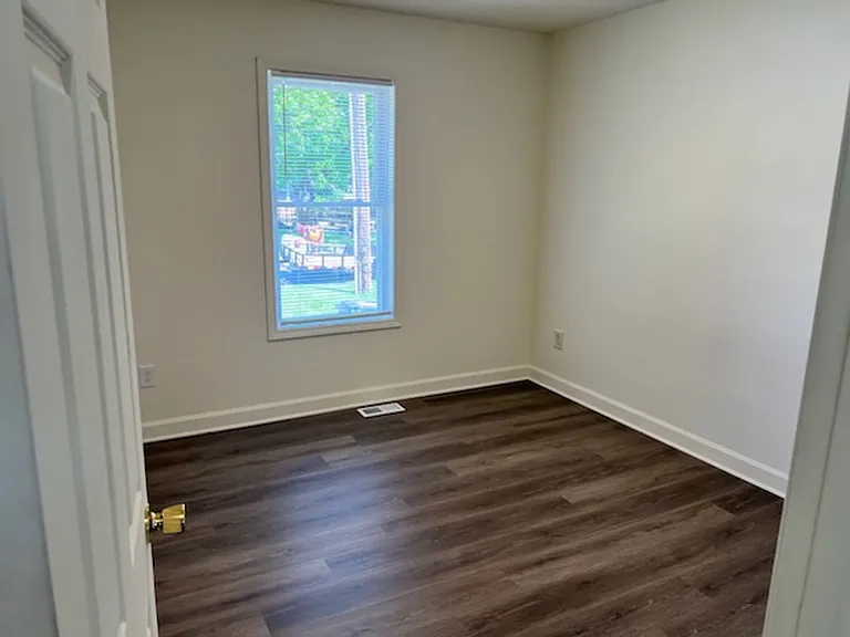 1316 Ardmore Dr — Photo 5