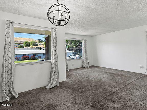 3rd image of 806 W Cherry Ave