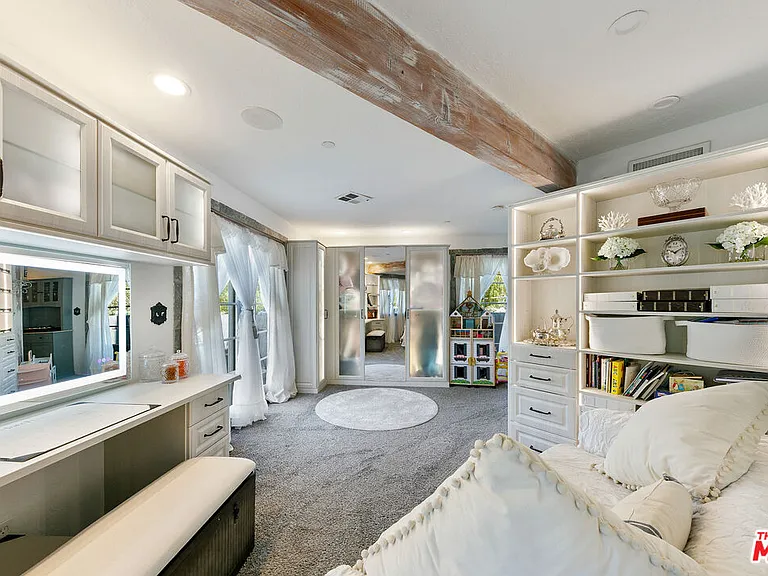 2851 Seabreeze Dr — Photo 30