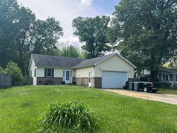 3rd image of 725 E Rose Ln