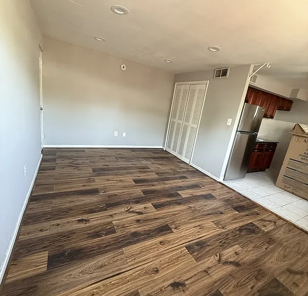 4134 Longshore Ave #3F — Photo 1