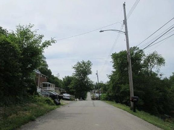 Exterior Neighborhood (street photo)