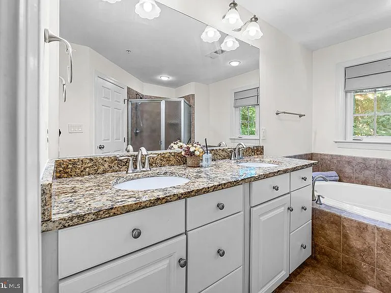 1627 Whitehall Dr — Photo 18