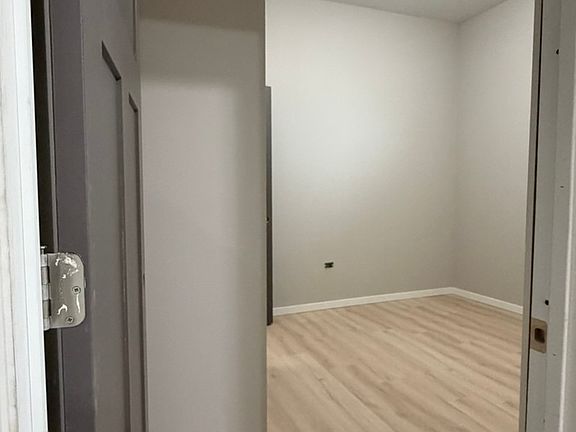 2nd image of 22-26 N Pulaski Rd #22-R