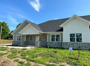 302 Blue River Dr, Knightstown, IN 46148