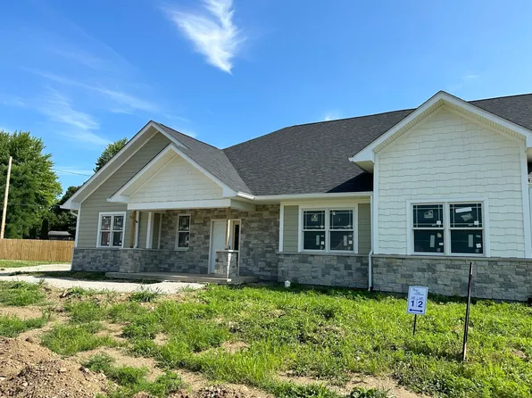 302 Blue River Dr, Knightstown, IN 46148