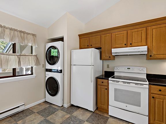 4th image of 134 Eaton Lane UNIT 134
