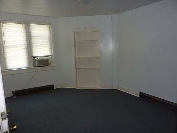 2nd image of 410 W 35th St APT 11