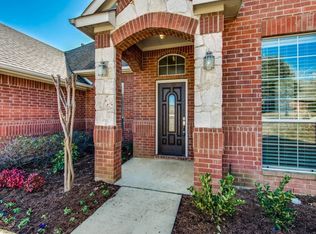912 Rock Ridge Ct, Hurst, TX 76053