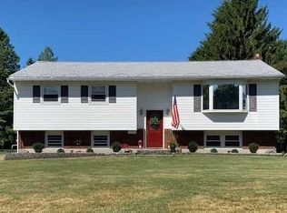 32 Long Meadow Dr, Staatsburg, NY 12580