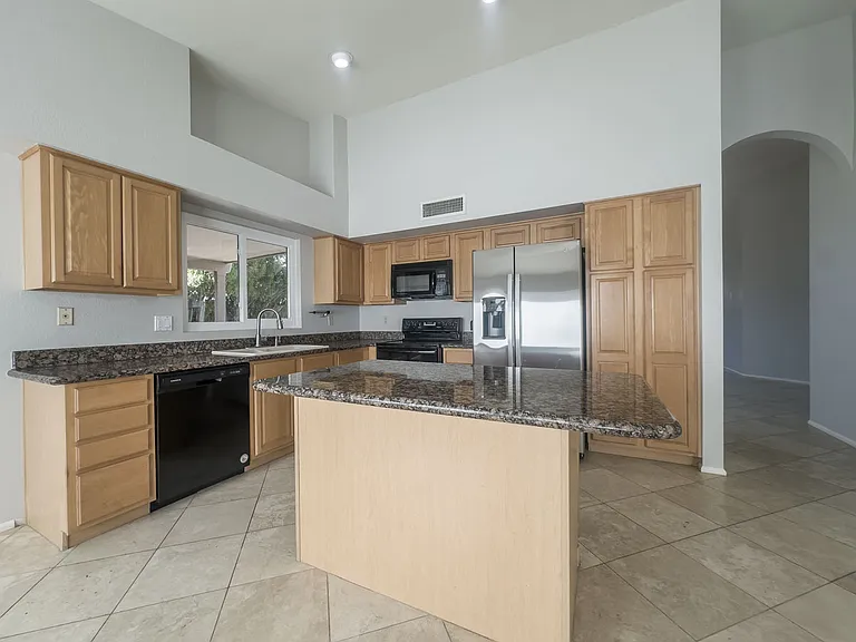 152 W La Vieve Ln — Photo 8