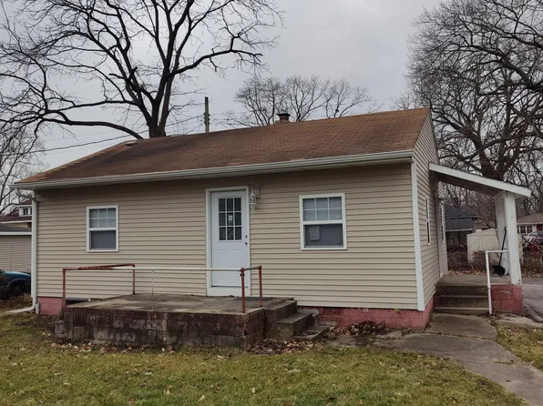 2848 Dearborn St, Lake Station, IN 46405