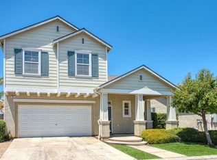 677 W Edinburgh Ln, Clovis, CA 93619