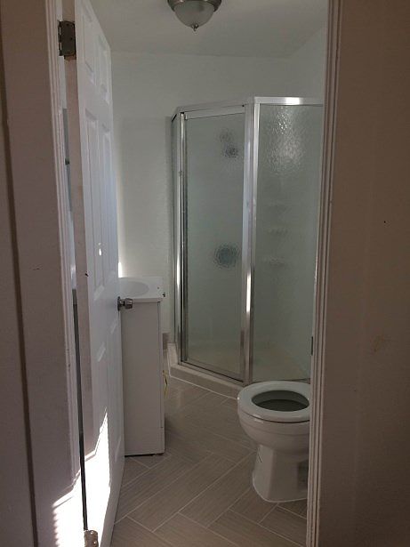 2nd image of 1027 E 43rd St