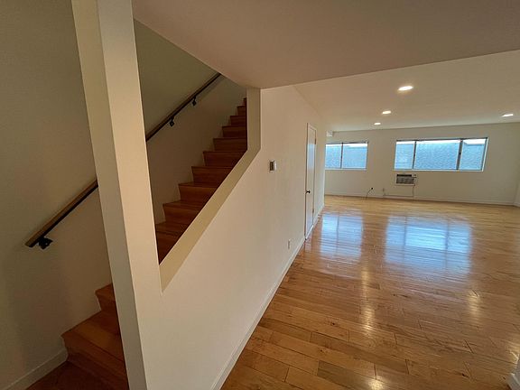 4th image of 4221 Grand View Blvd APT 6