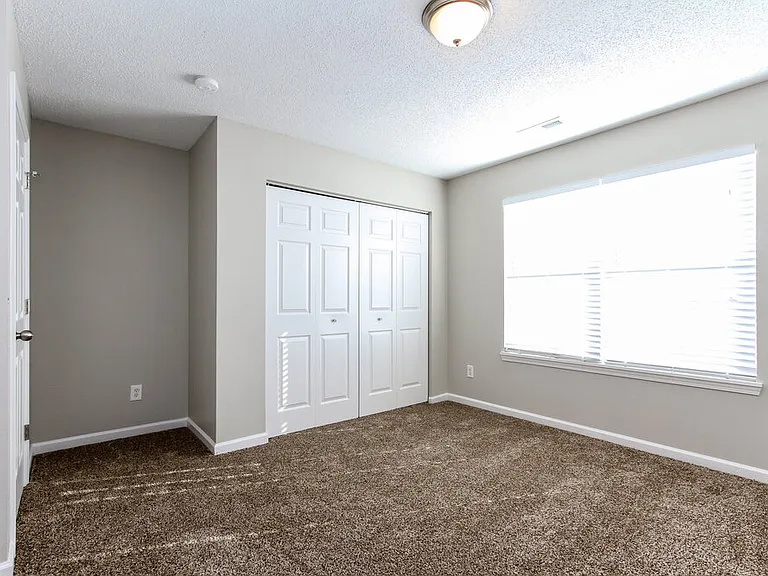 672 Cloverfield Ln — Photo 9
