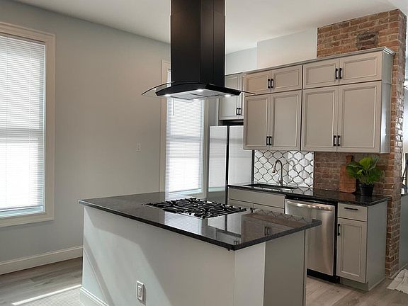 3rd image of 79 James St #1