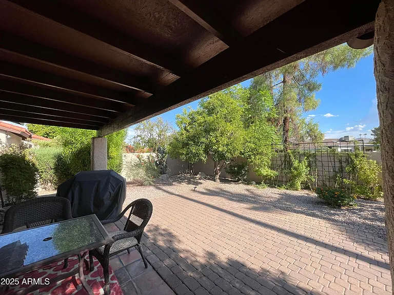 5521 E Paradise Dr — Photo 16
