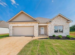 149 Early Dr, Byron, GA 31008