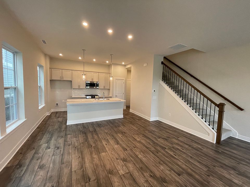 2nd image of 882 Templeton Dr